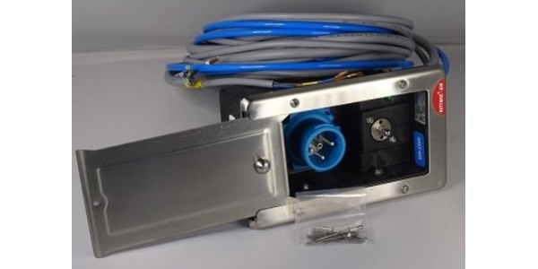 VGRADNA  VTIČNICA s kablom za v vozilo