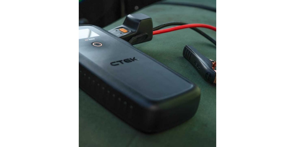 >>>NOVO<<< CTEK BOOSTER - prenosni zaganjalnik motorja RB 4000, LAHEK, MOČAN in PRENOSEN!